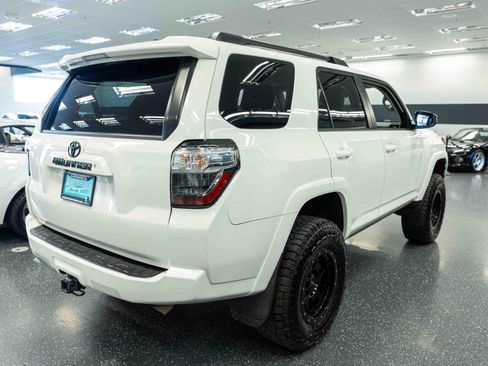 Used 2020 Toyota 4Runner SR5 AWD/4WD image 6