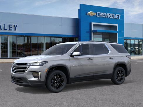 Used 2023 Chevrolet Traverse LT w/ Midnight/Sport Edition image 2