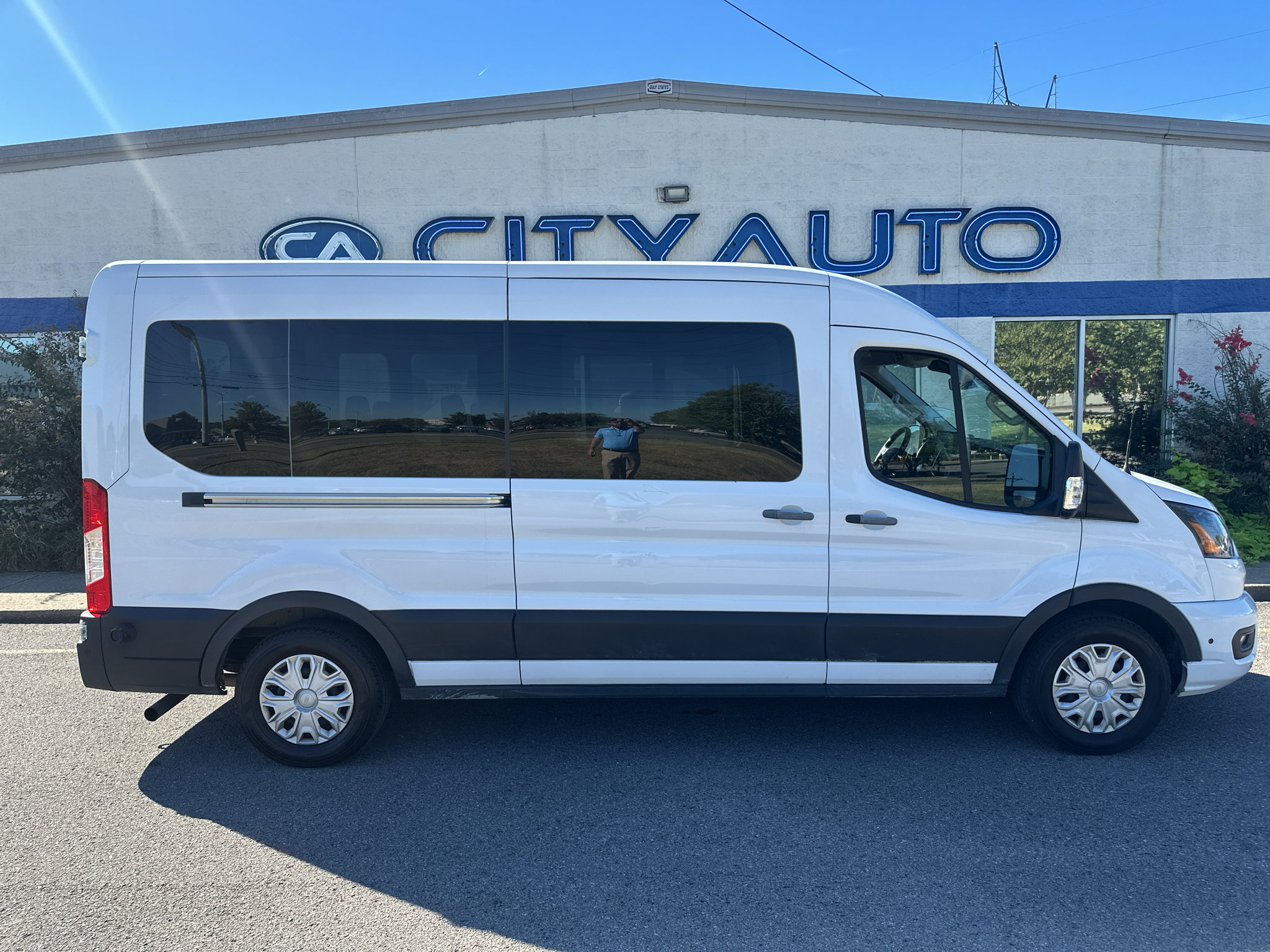 Used 2024 Ford Transit 350 XLT RWD image 3