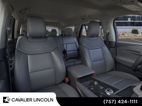 Used 2026 Ford Explorer Active w/ Active Comfort Package AWD/4WD image 10