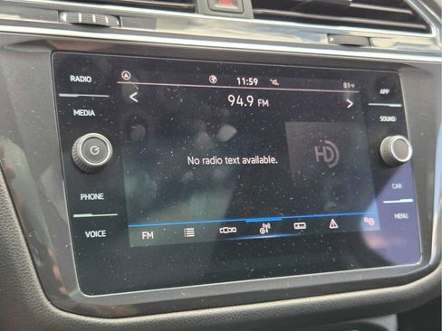 Used 2022 Volkswagen Tiguan SE w/ Panoramic Sunroof Package FWD image 26