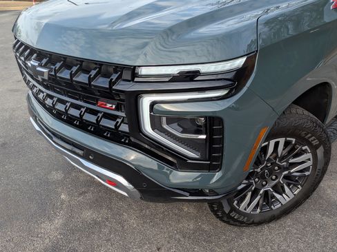 Used 2025 Chevrolet Suburban Z71 w/ Comfort Package image 13