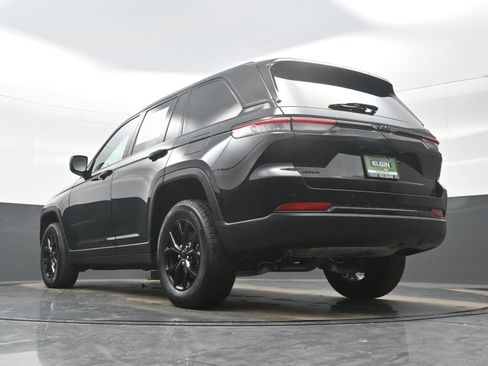 Used 2025 Jeep Grand Cherokee Altitude AWD/4WD image 31