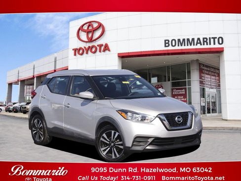 Used 2020 Nissan Kicks SV FWD image 1