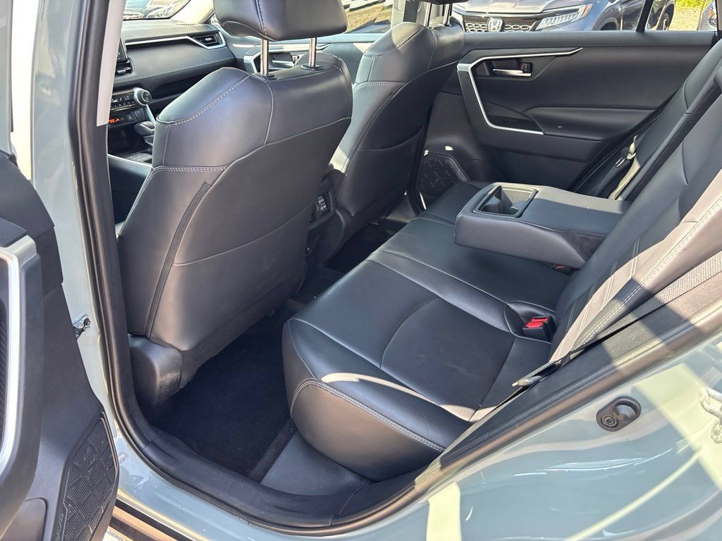 Used 2019 Toyota RAV4 XLE Premium AWD/4WD image 32