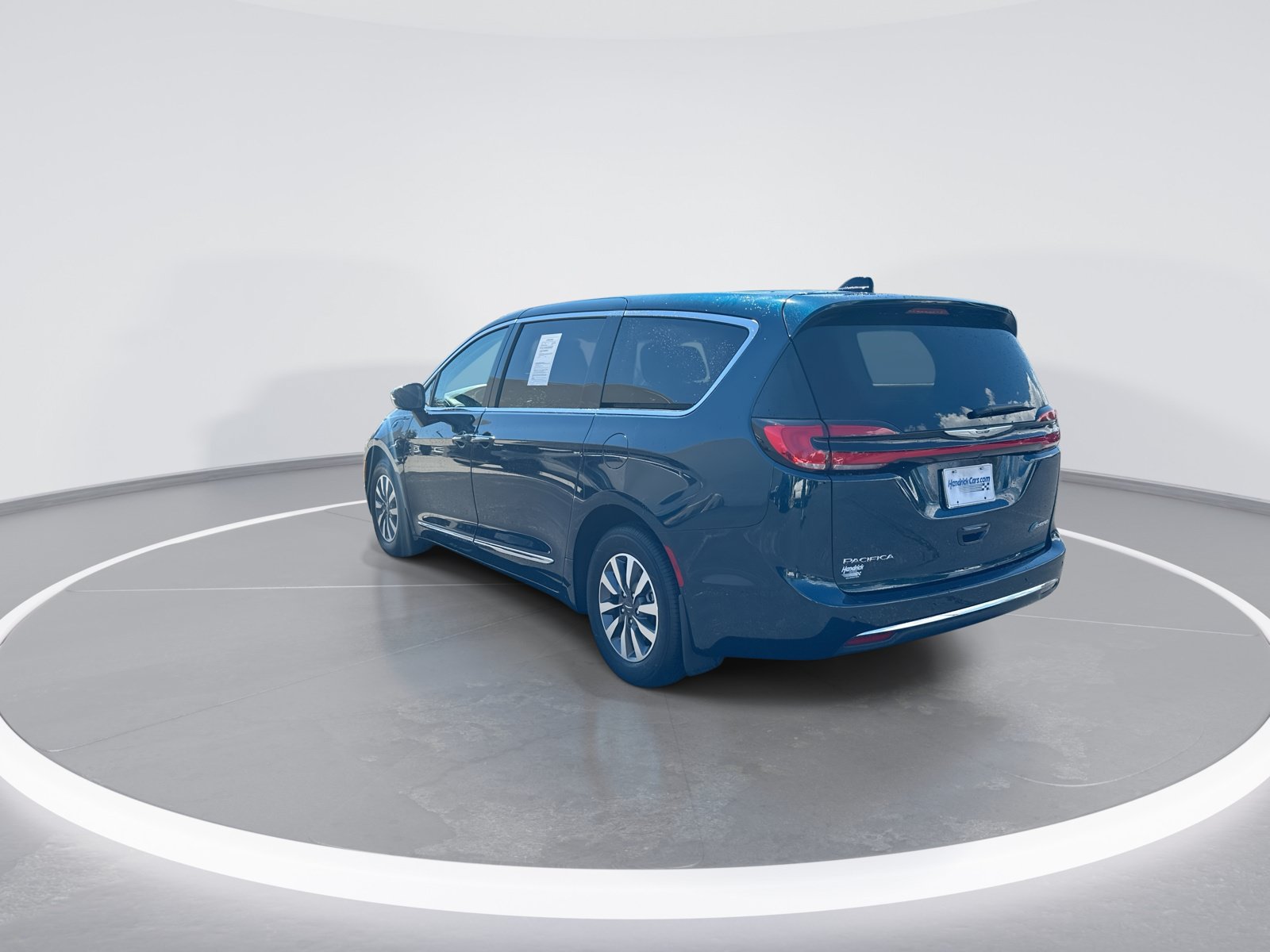 Used 2023 Chrysler Pacifica Limited FWD image 7