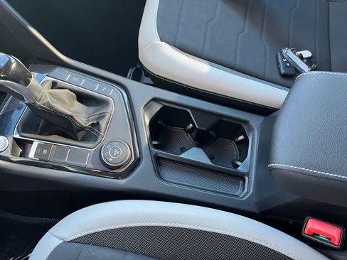 Used 2025 Volkswagen Taos SE image 41