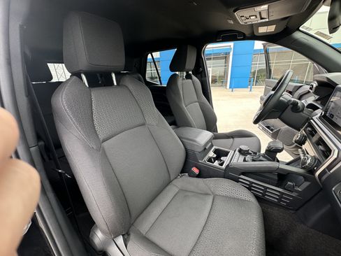 Used 2025 Toyota 4Runner SR5 AWD/4WD image 36