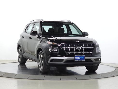 Certified 2022 Hyundai Venue SEL FWD image 1