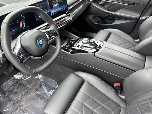 Used 2024 BMW i5 eDrive40i w/ Premium Package RWD image 4