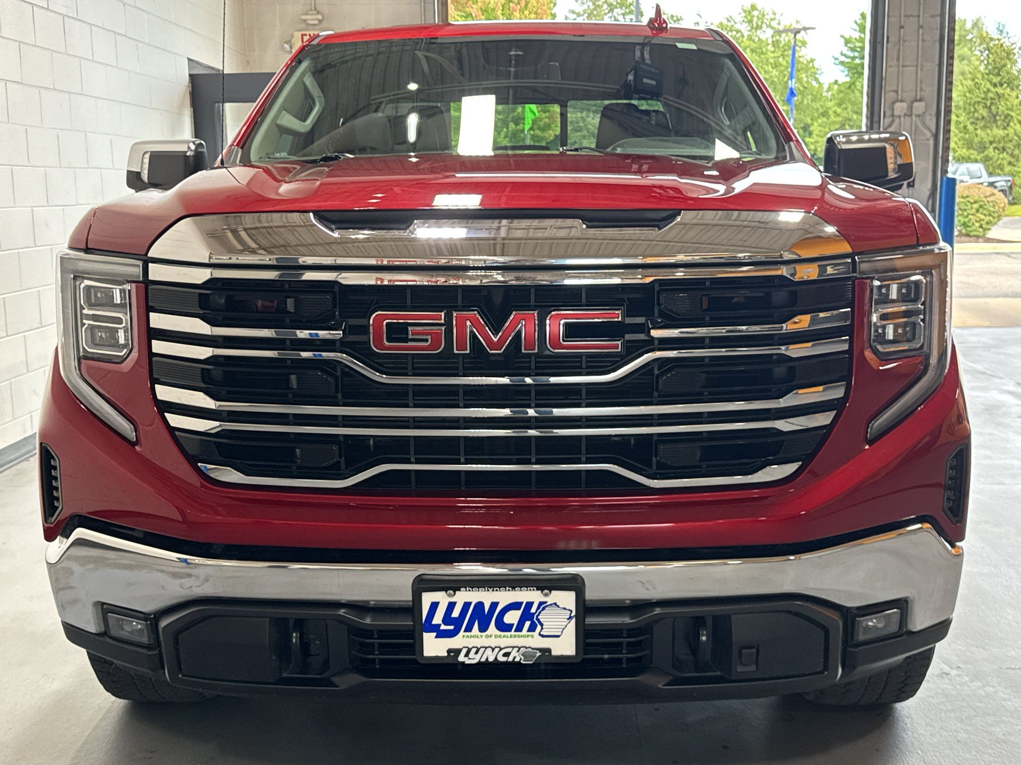 Used 2025 GMC Sierra 1500 SLT w/ SLT Premium Package AWD/4WD image 8