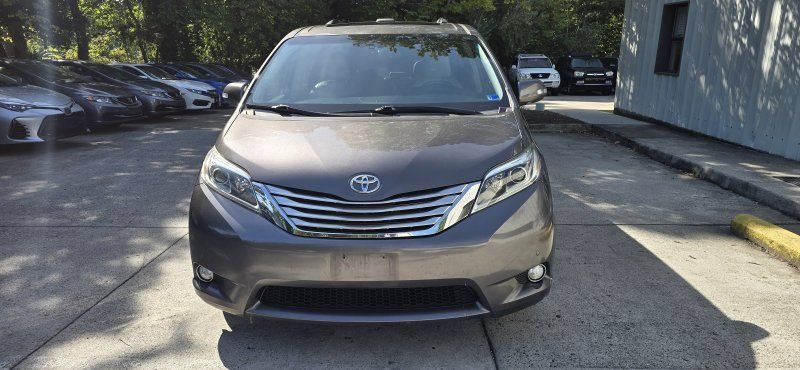 Used 2017 Toyota Sienna Limited Premium AWD/4WD image 8