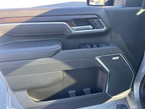 New 2025 GMC Sierra 2500 SLT w/ SLT Convenience Package image 14