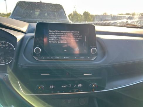 Used 2025 Nissan Rogue SV FWD image 8