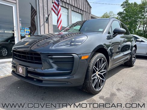 Used 2022 Porsche Macan AWD/4WD image 2