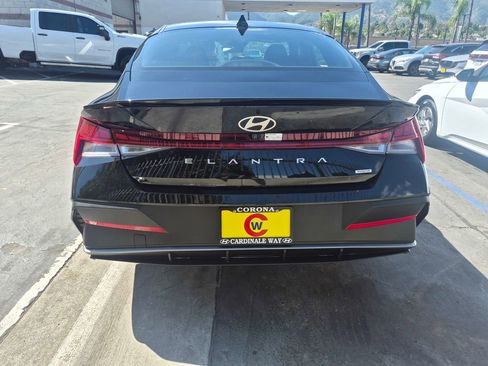 Used 2025 Hyundai Elantra SEL image 6