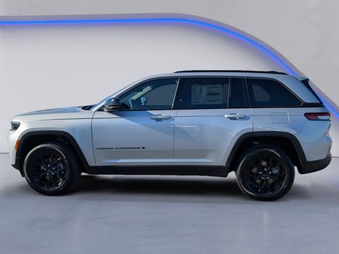 New 2026 Jeep Grand Cherokee Altitude image 3