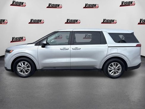 Used 2023 Kia Carnival LX FWD image 8