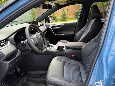 Used 2025 Toyota RAV4 XSE AWD/4WD image 9