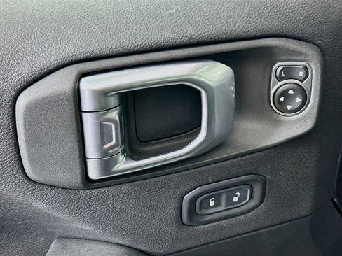 Used 2023 Jeep Wrangler Unlimited Sahara w/ Cold Weather Group AWD/4WD image 15