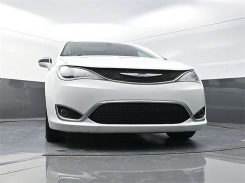 Used 2020 Chrysler Pacifica Limited image 18
