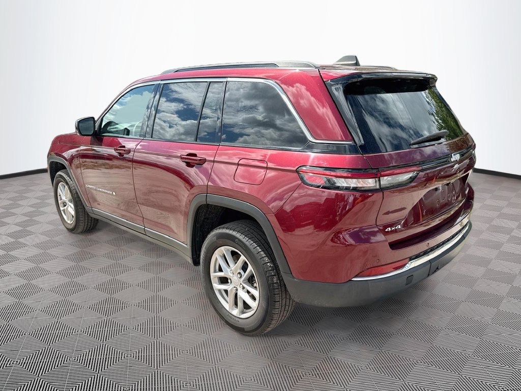 Used 2024 Jeep Grand Cherokee Laredo X AWD/4WD image 8