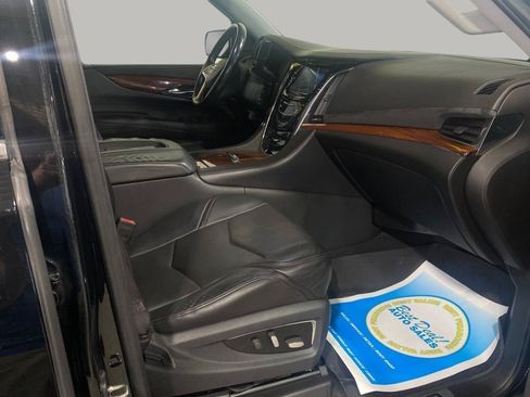 Used 2015 Cadillac Escalade Premium AWD/4WD image 31
