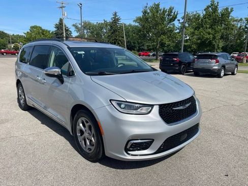 Used 2023 Chrysler Pacifica Limited FWD image 13