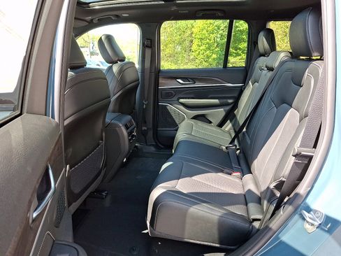 New 2026 Jeep Grand Cherokee Limited AWD/4WD image 6