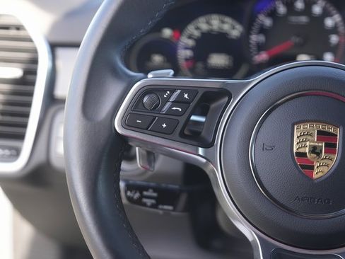 Used 2021 Porsche Cayenne image 23