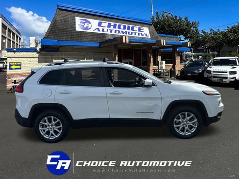 Used 2018 Jeep Cherokee Latitude Plus FWD image 9