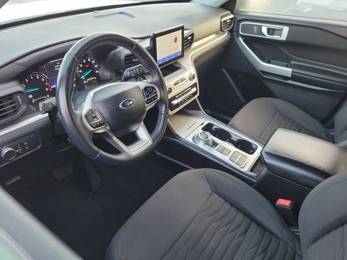 Used 2020 Ford Explorer XLT image 5