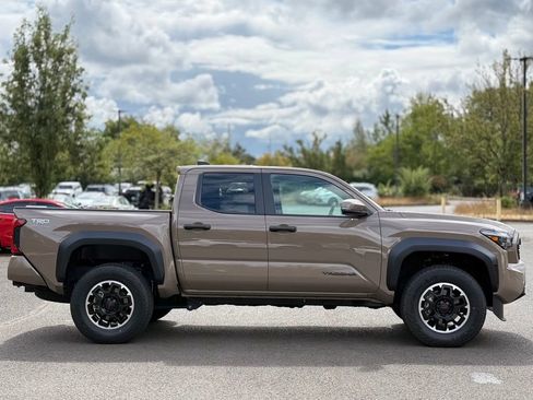 Used 2026 Toyota Tacoma TRD Off-Road w/ TRD Off Road Upgrade Package AWD/4WD image 6