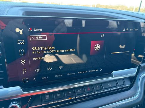 Used 2025 GMC Sierra 2500 SLT w/ SLT Premium Package image 12