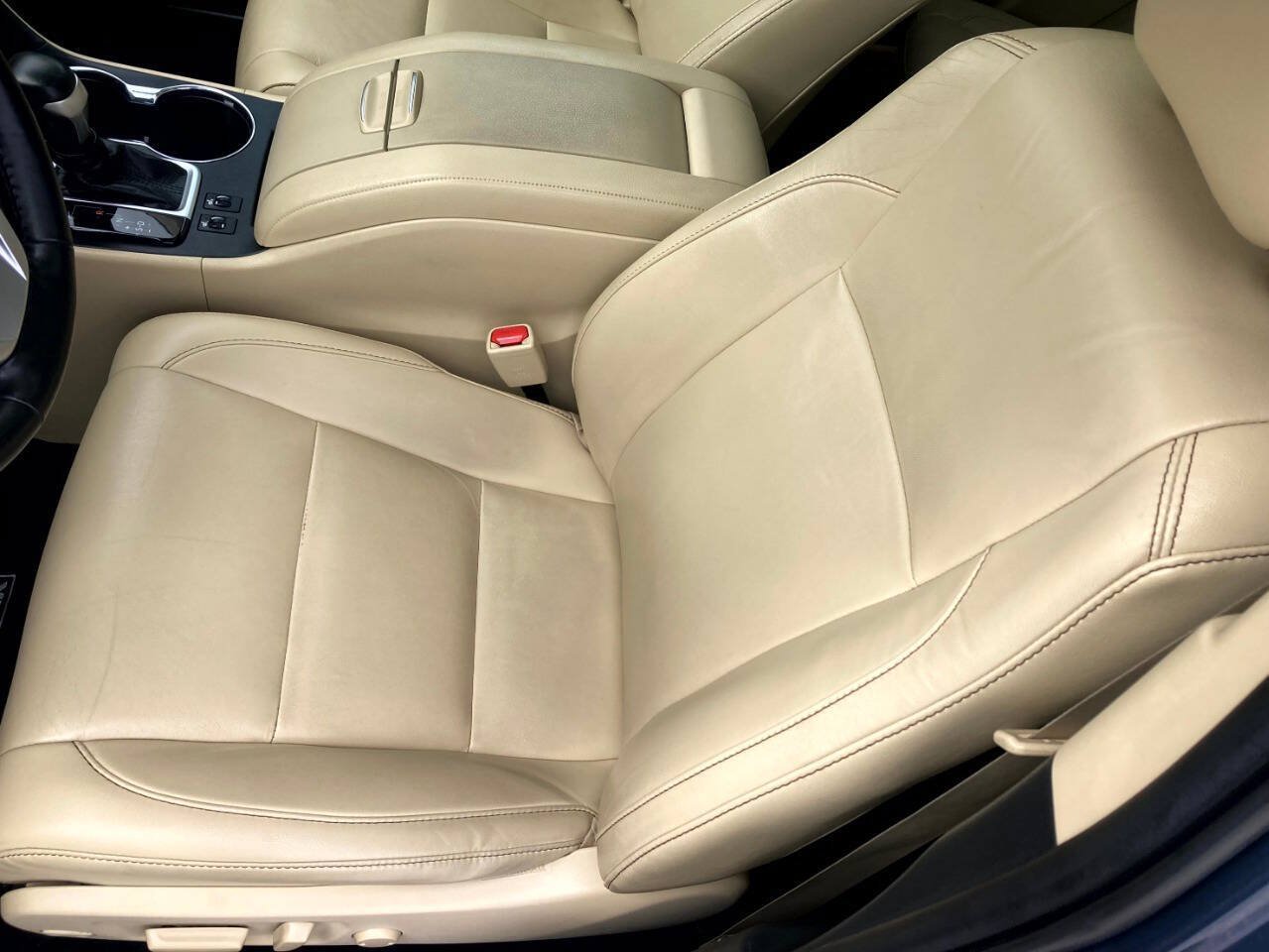 Used 2019 Toyota Highlander XLE FWD image 10