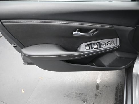 Used 2025 Nissan Sentra SV FWD image 12