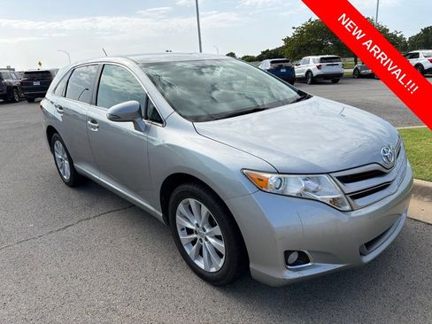 Used 2015 Toyota Venza LE AWD/4WD image 1