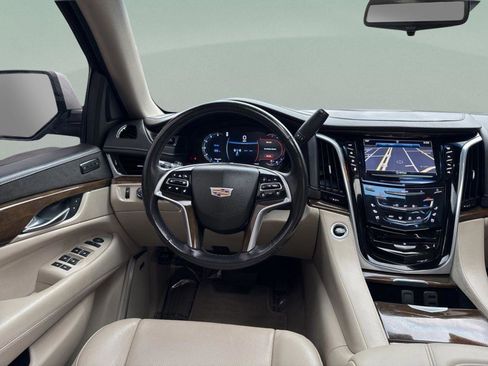 Used 2019 Cadillac Escalade Luxury image 30