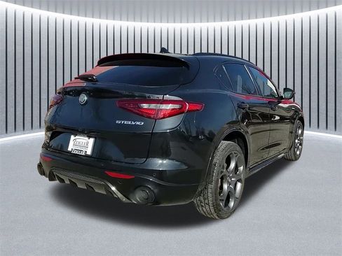 Used 2023 Alfa Romeo Stelvio Veloce image 3