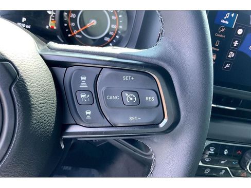 Used 2025 Jeep Wrangler Unlimited Rubicon w/ Convenience Group AWD/4WD image 20