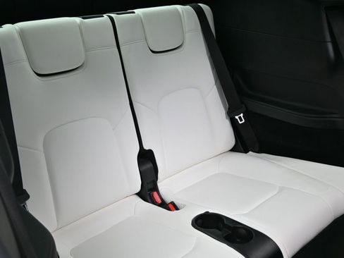 Used 2021 Tesla Model Y 2WD image 39