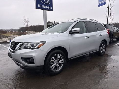 Used 2018 Nissan Pathfinder SV image 6