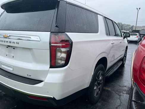 Used 2022 Chevrolet Suburban LT w/ Luxury Package AWD/4WD image 3