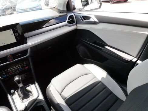 Certified 2025 Volkswagen Taos SEL AWD/4WD image 11
