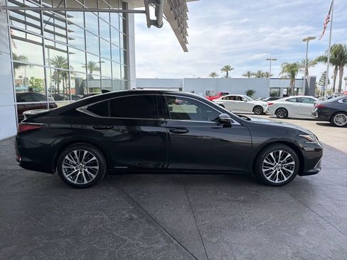 Used 2019 Lexus ES 300h w/ Premium Package image 3