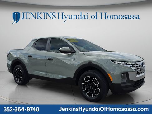 Used 2024 Hyundai Santa Cruz SE AWD/4WD image 2