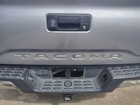 Used 2020 Toyota Tacoma TRD Off-Road AWD/4WD image 8