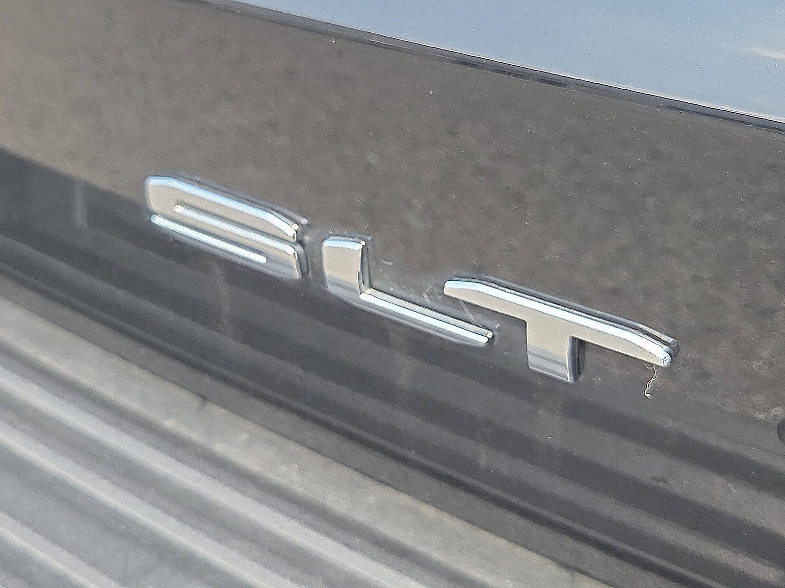 Used 2023 GMC Yukon SLT w/ SLT Luxury Package AWD/4WD image 16