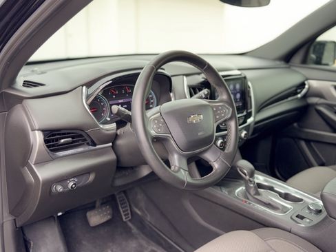 Used 2023 Chevrolet Traverse LT FWD image 4