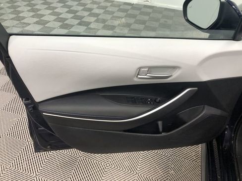 Used 2022 Toyota Corolla SE w/ SE Premium Package image 12